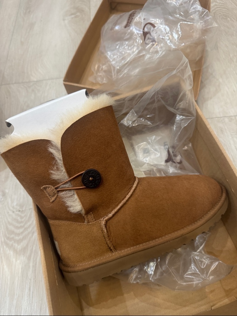 UGG Kids BAILEY BUTTON BOOT CHESNUT